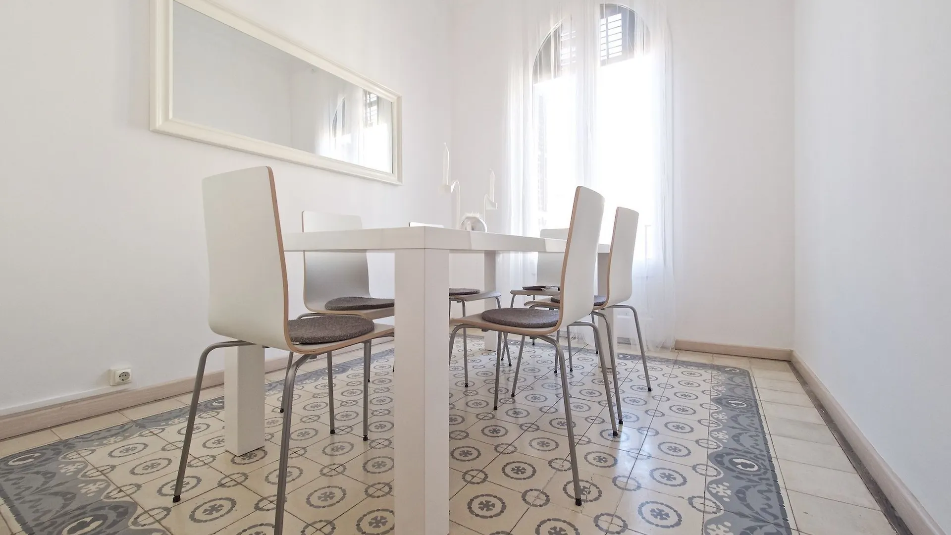 Suites4Days Gaudi Eixample Barcelona 0*,  Spanien